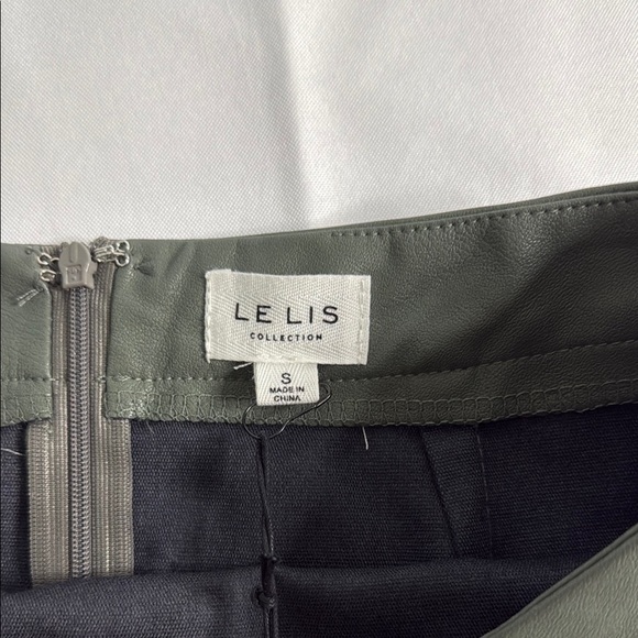 Le Lis Green Pencil Mini Skirt for Work - Picture 5 of 5